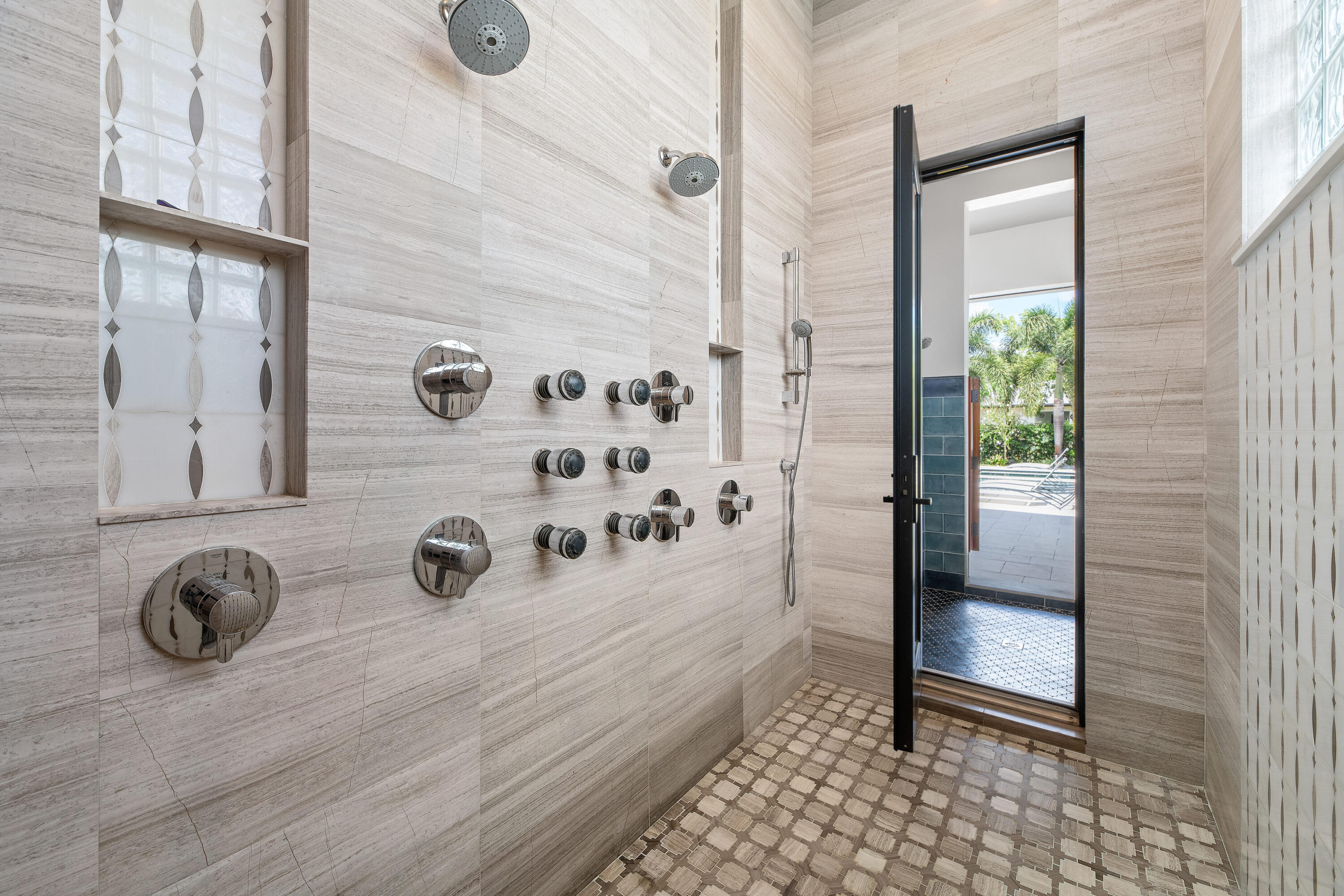 SADDLE TRAIL PARK OF WELLINGTON - Residential