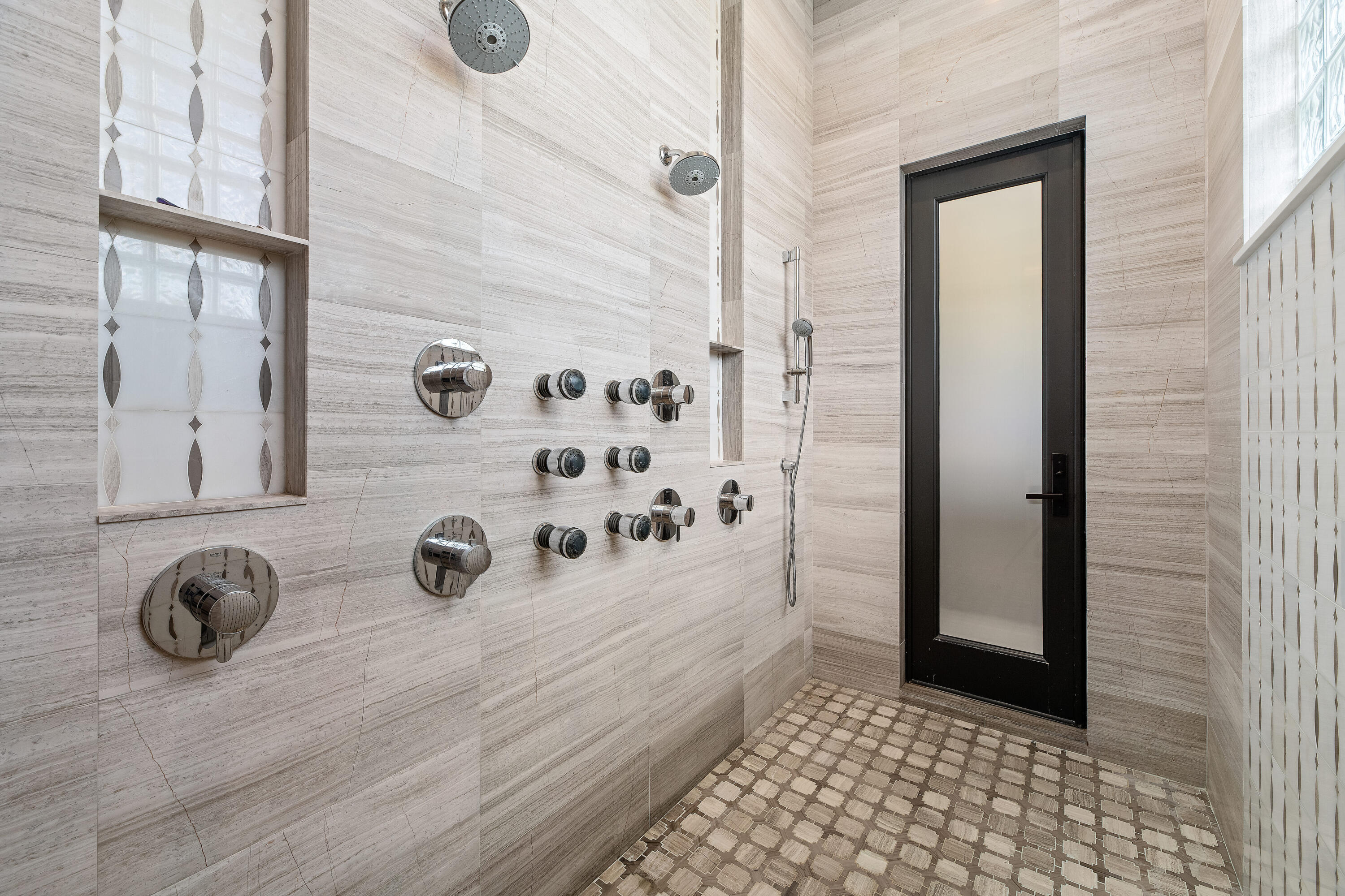 SADDLE TRAIL PARK OF WELLINGTON - Residential