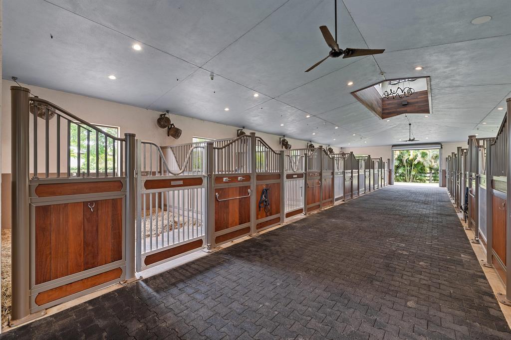 SADDLE TRAIL PARK OF WELLINGTON - Residential