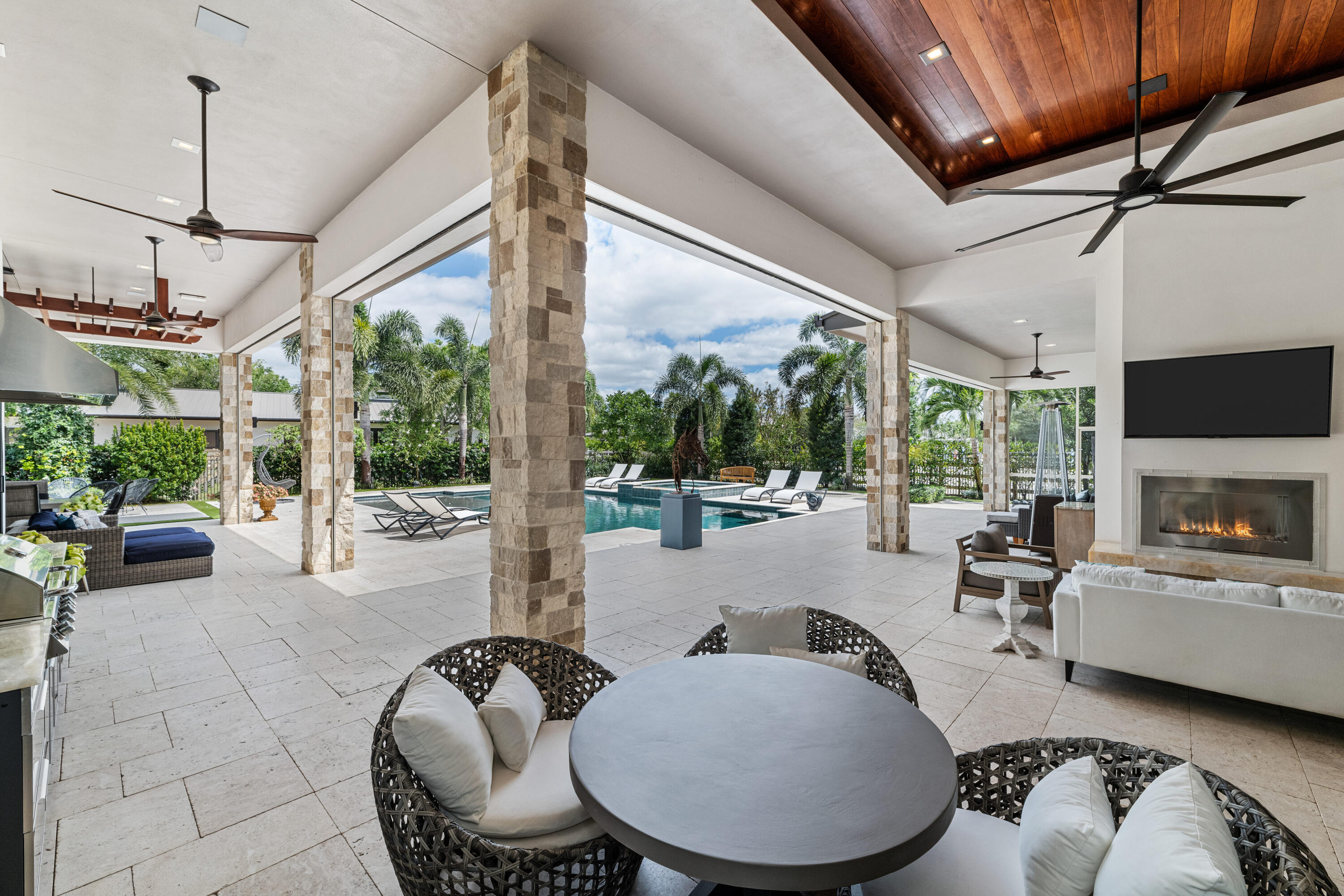 SADDLE TRAIL PARK OF WELLINGTON - Residential