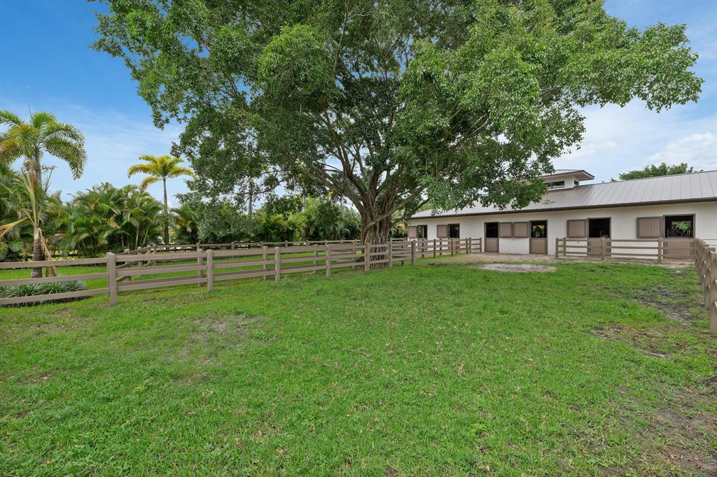 SADDLE TRAIL PARK OF WELLINGTON - Residential