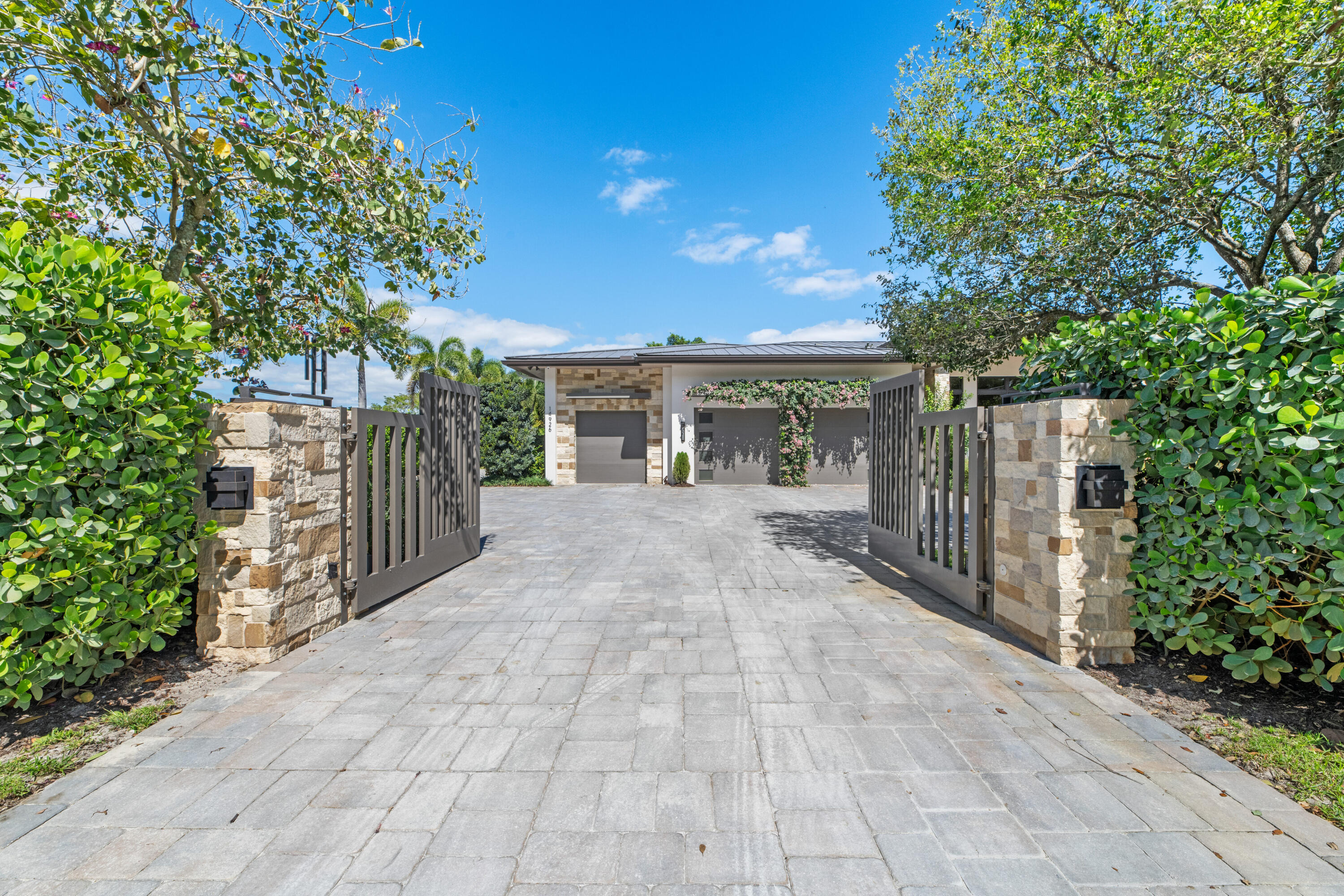 SADDLE TRAIL PARK OF WELLINGTON - Residential