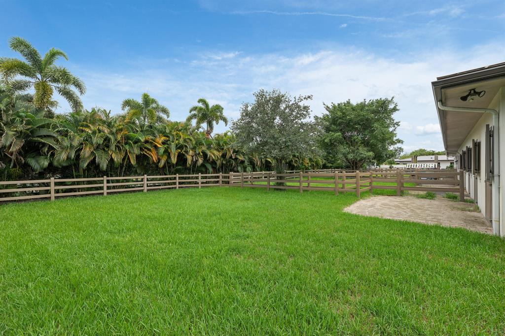 SADDLE TRAIL PARK OF WELLINGTON - Residential