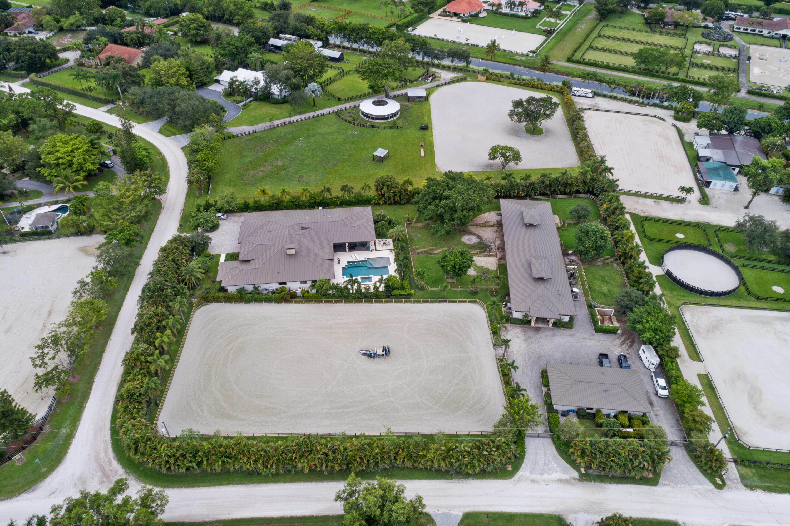 SADDLE TRAIL PARK OF WELLINGTON - Residential