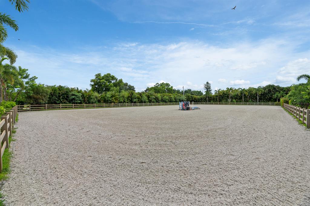 SADDLE TRAIL PARK OF WELLINGTON - Residential