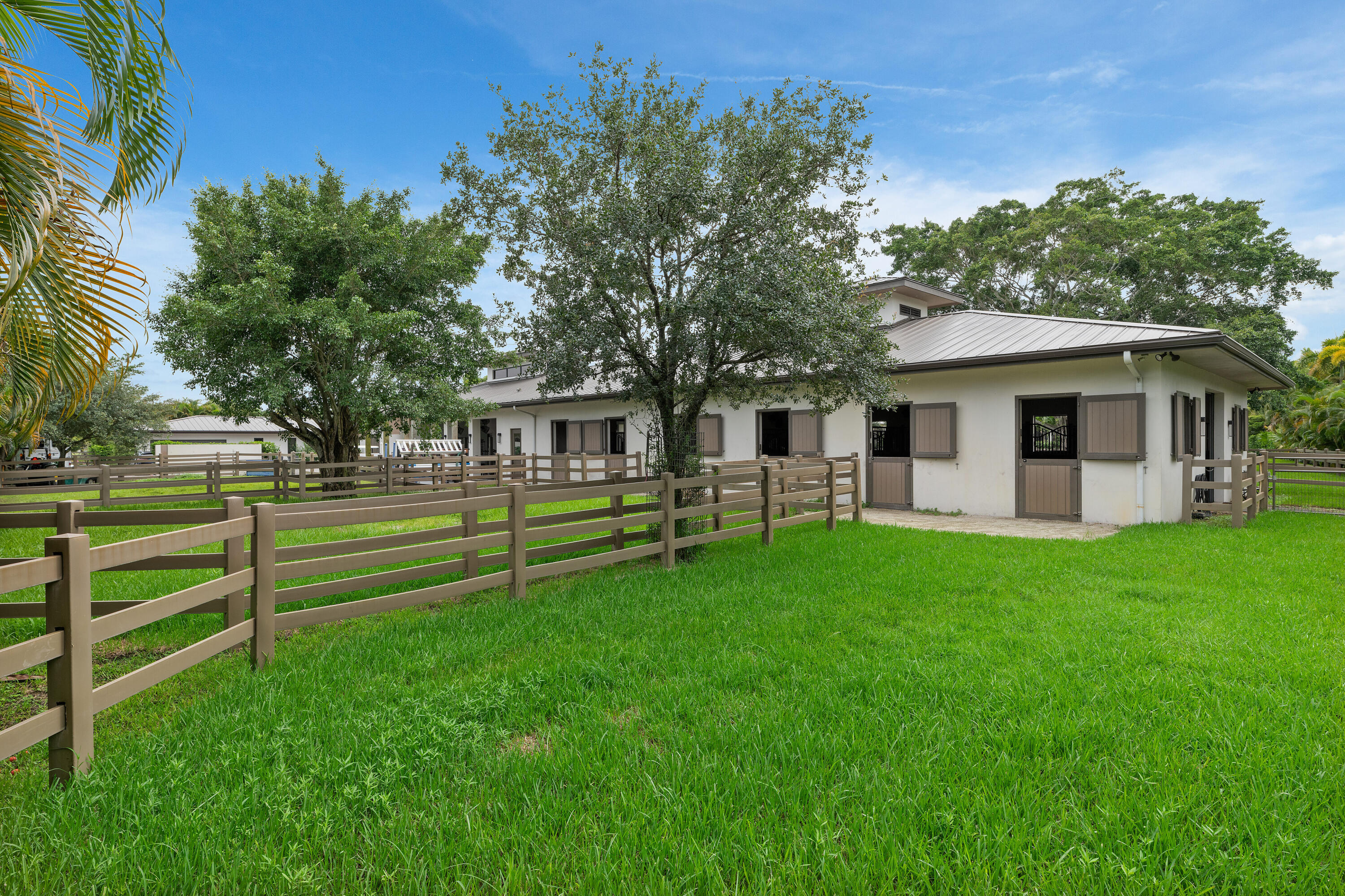SADDLE TRAIL PARK OF WELLINGTON - Residential