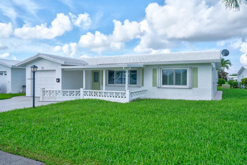 Photo of 2198 SW 12th Avenue, Boynton Beach, FL 33426 (MLS # B26076762)