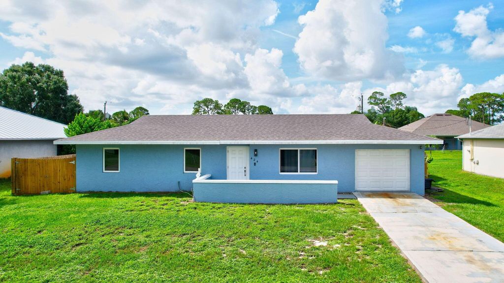 Photo of 424 SE Fallon Drive, Port Saint Lucie, FL 34983 (MLS # R11009271)
