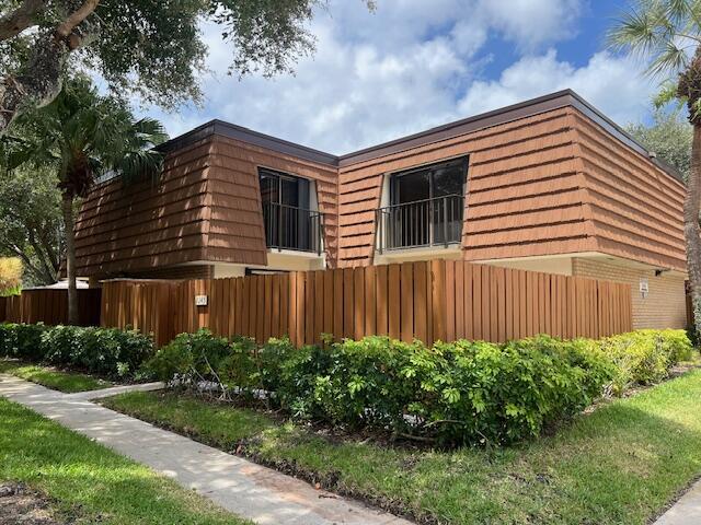 NEWLY RENOVATED & TOTALLY UPDATED BULFFS RIVER TOWNHOME WITH CUSTOM CABINETS, ELEGANT QUARTZ COUNTERS, NEW LIGHT FIXTURES, ALL NEW APPLIANCES, POPCORN REMOVED, FRAMLESS SHOWER, WOOD-LOOK FLOORING THROUGHOUT. ENJOY SOUTHEAST BREEZES & HUGE PRIVATE PATIO, DESIRABLE COMMUNITY, GREAT LOCATION, STEPS TO OLYMPIC-SIZE SWIMMING POOL, 4 LIGHTED TENNIS COURTS, PICKLEBALL, BASKETBALL. WALK OR BIKE TO BEACH, SHOPPING, DINING.