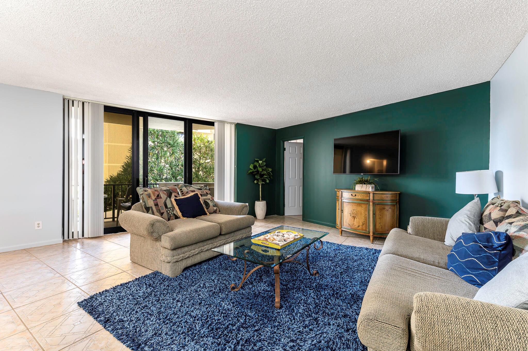 2800 N Ocean Drive A-2b, Singer Island, FL, 33404/$529,000 3 2800 N Ocean Drive A-2b