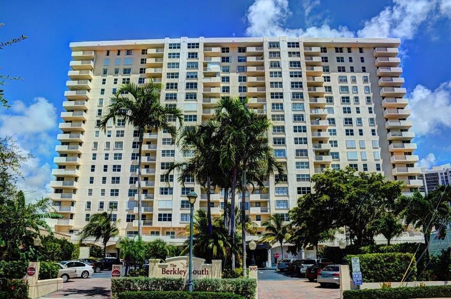 Updated studio! Open kitchen, SS appliances, Murphy bed, wood floors, impact glass. Ocean & Galt Mile views. Pet friendly bldg. undergoing total renovation (infinity pool, new tennis court, walking track BBQ Pavilion, new clubroom & Fitness center) Prices will go up when project is complete.Financially sound, monthly fees include dedicated hi speed CAT 5 fiber-optic Internet, HD TV, cable, 15% reserves. Garage parking. BEST LOCATION. Direct BEACH ACCESS. BEST VALUE in popular beach location.