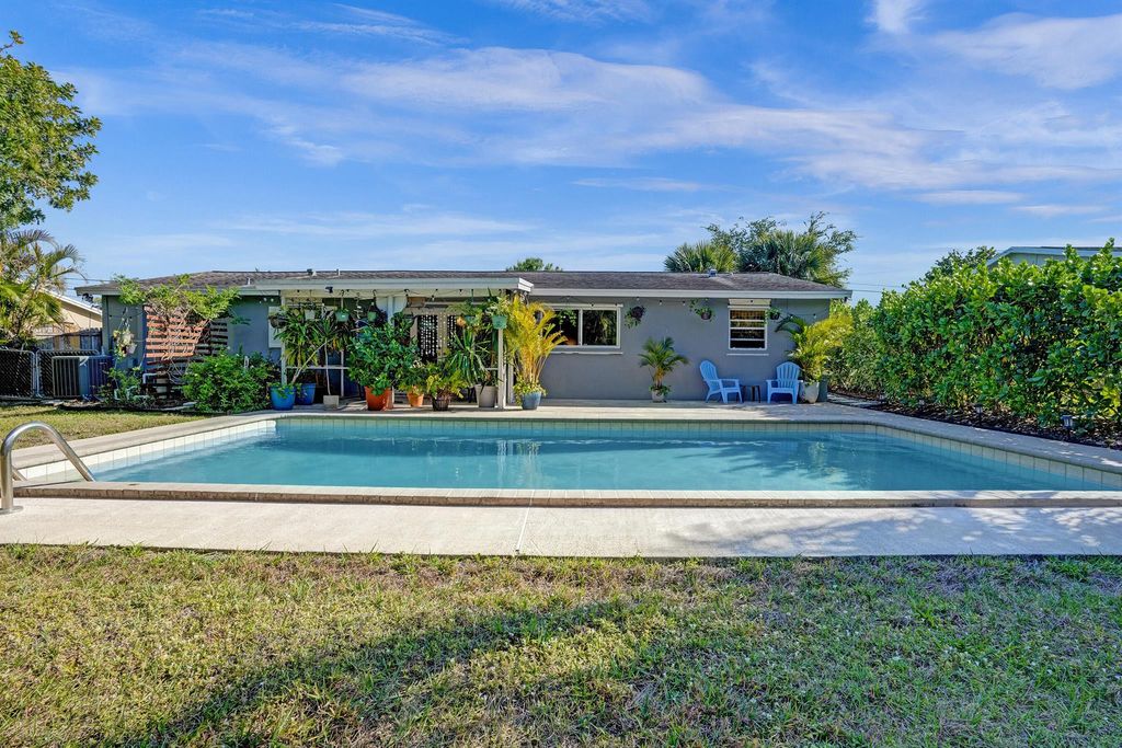 Photo of 715 North Road, Jupiter, FL 33458 (MLS # R11071698)