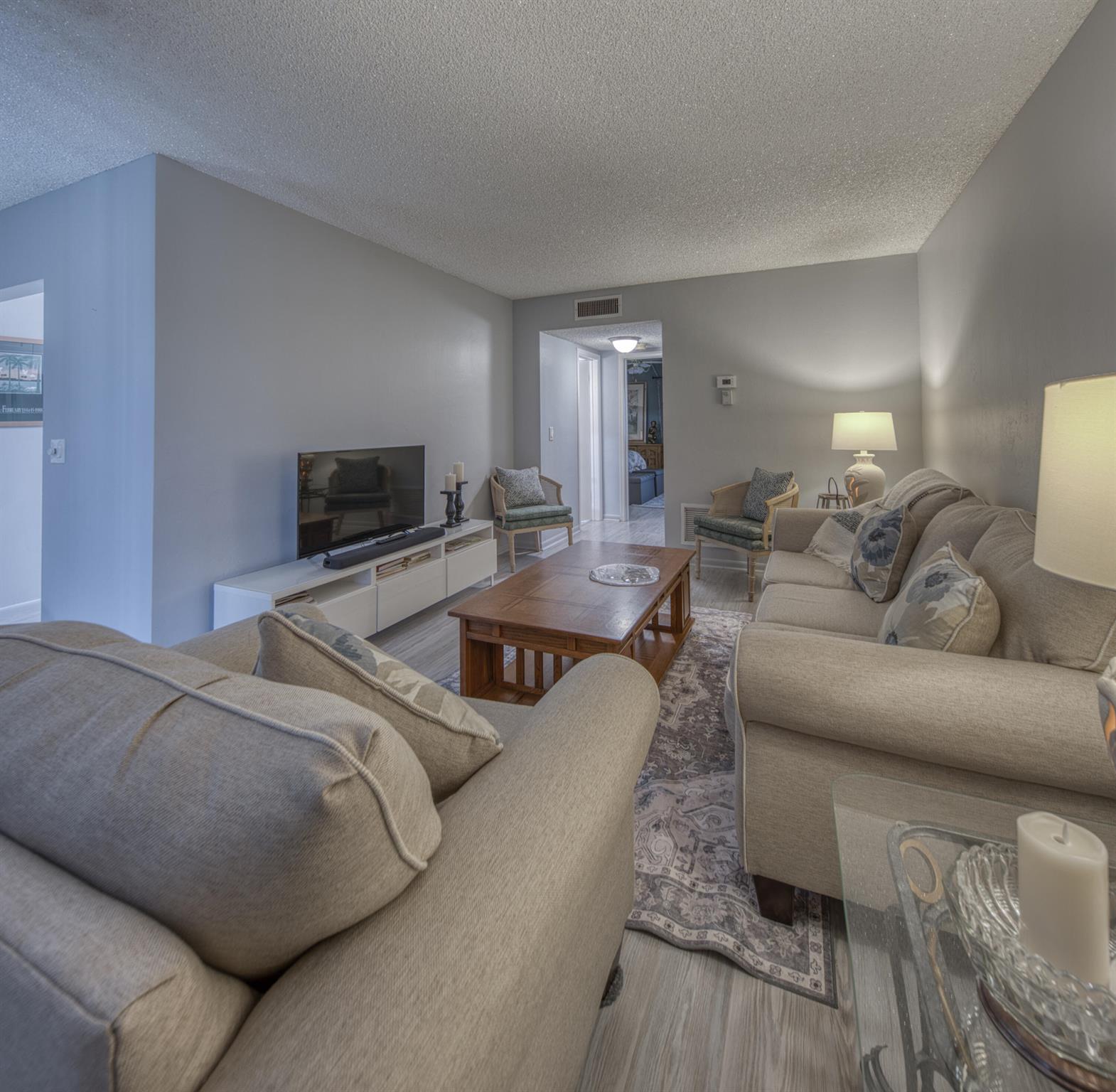 MURRY HILLS APT BLDG COND - Residential