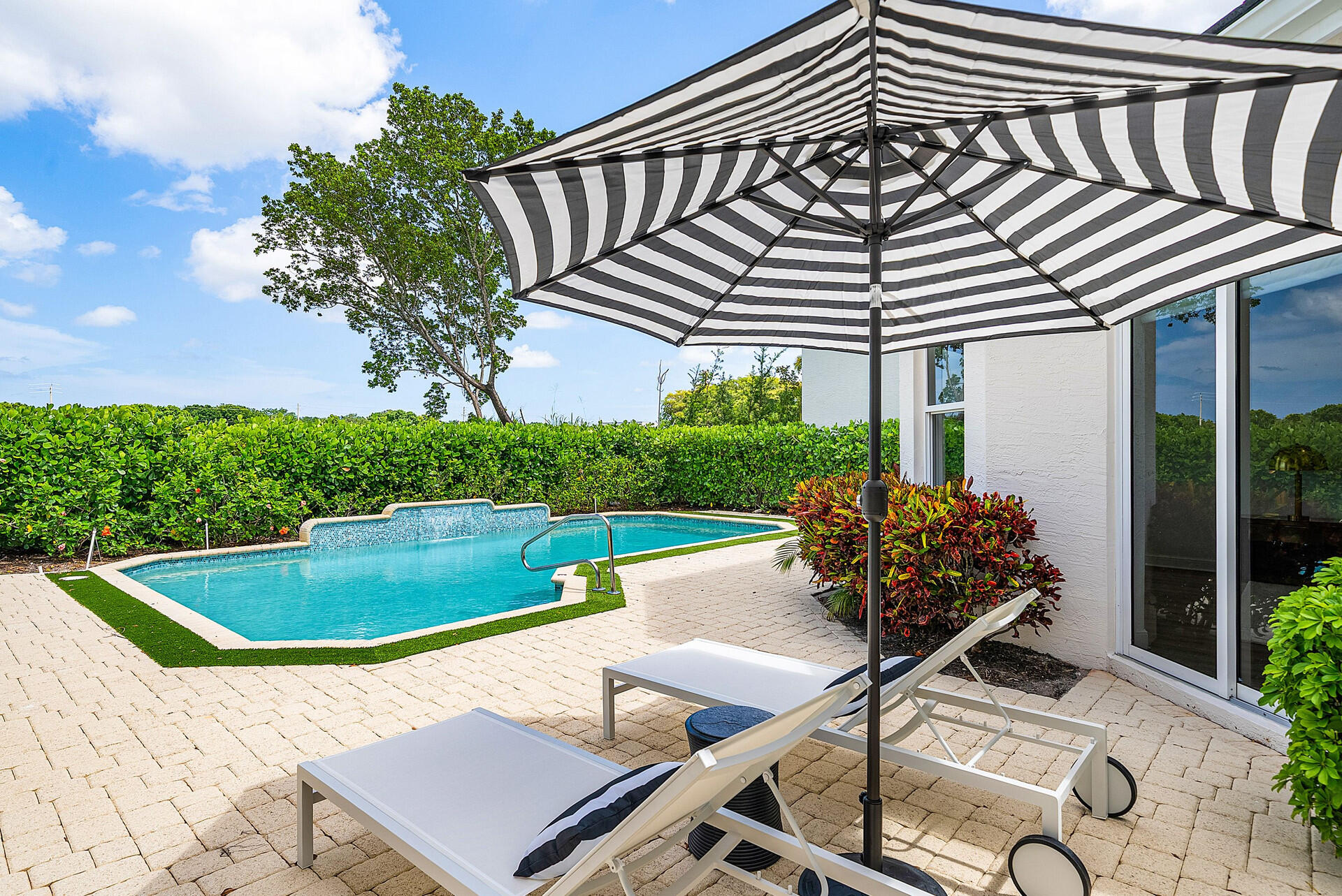 BRISTOL POINTE - Residential