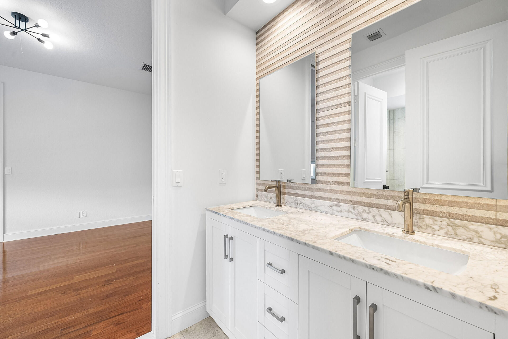 BRISTOL POINTE - Residential