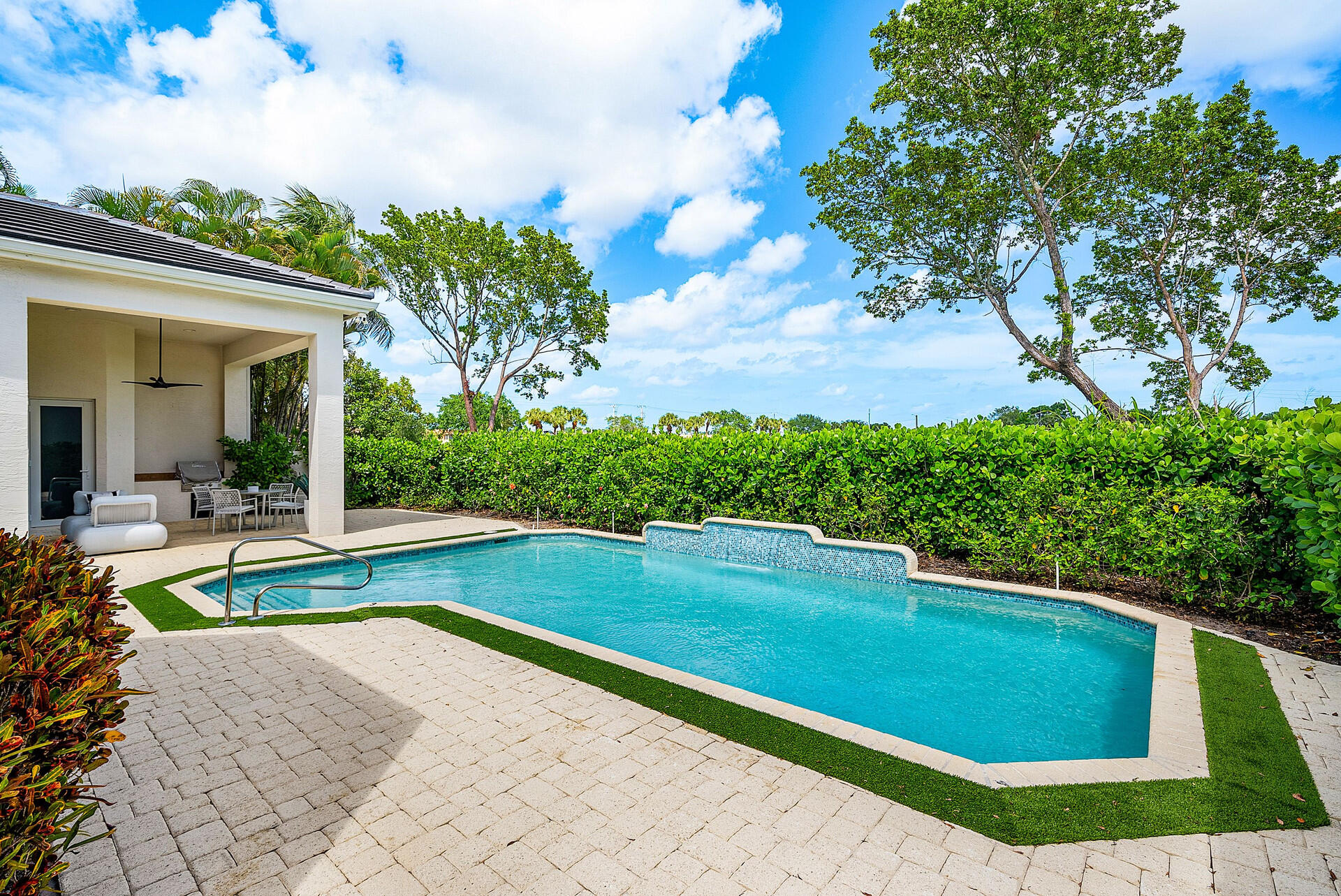 BRISTOL POINTE - Residential