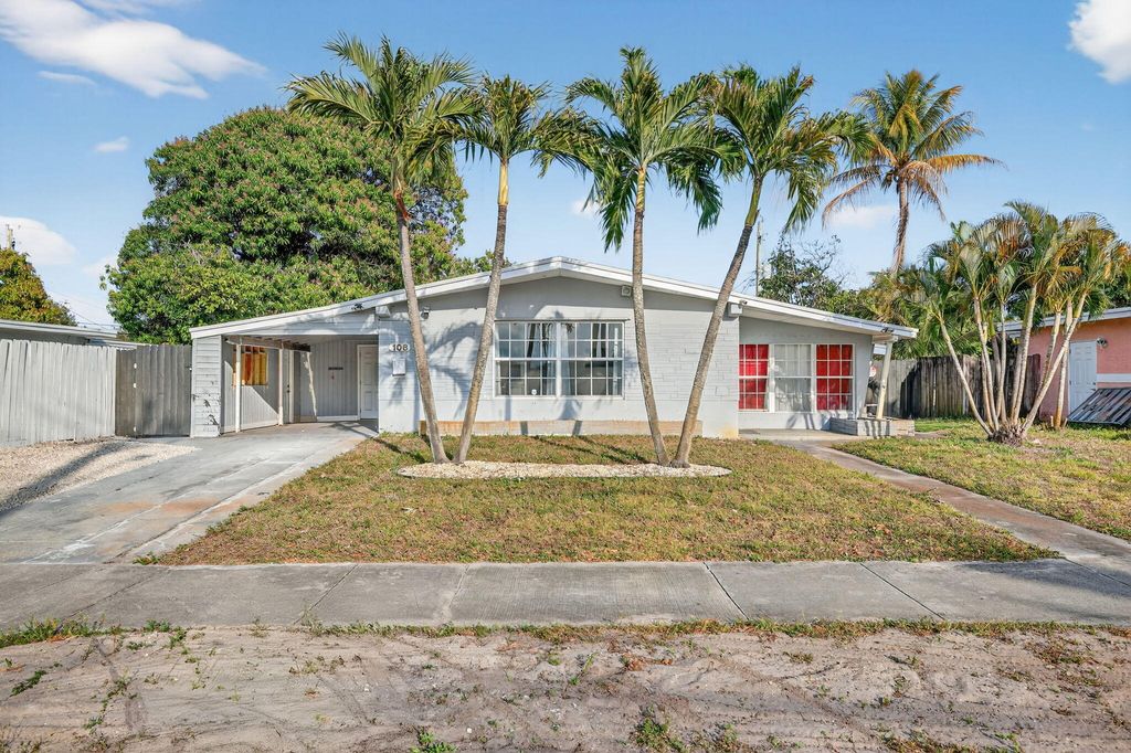 Photo of 108 SW 24th Avenue, Fort Lauderdale, FL 33312 (MLS # R11168933)
