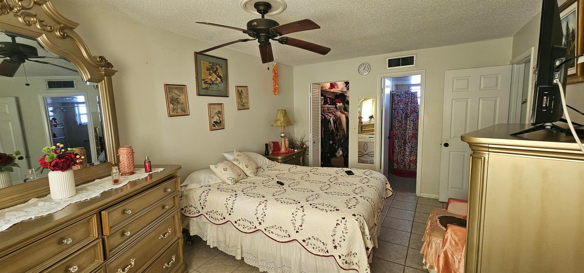 LAKESIDE VILLAGE COND NO - Residential