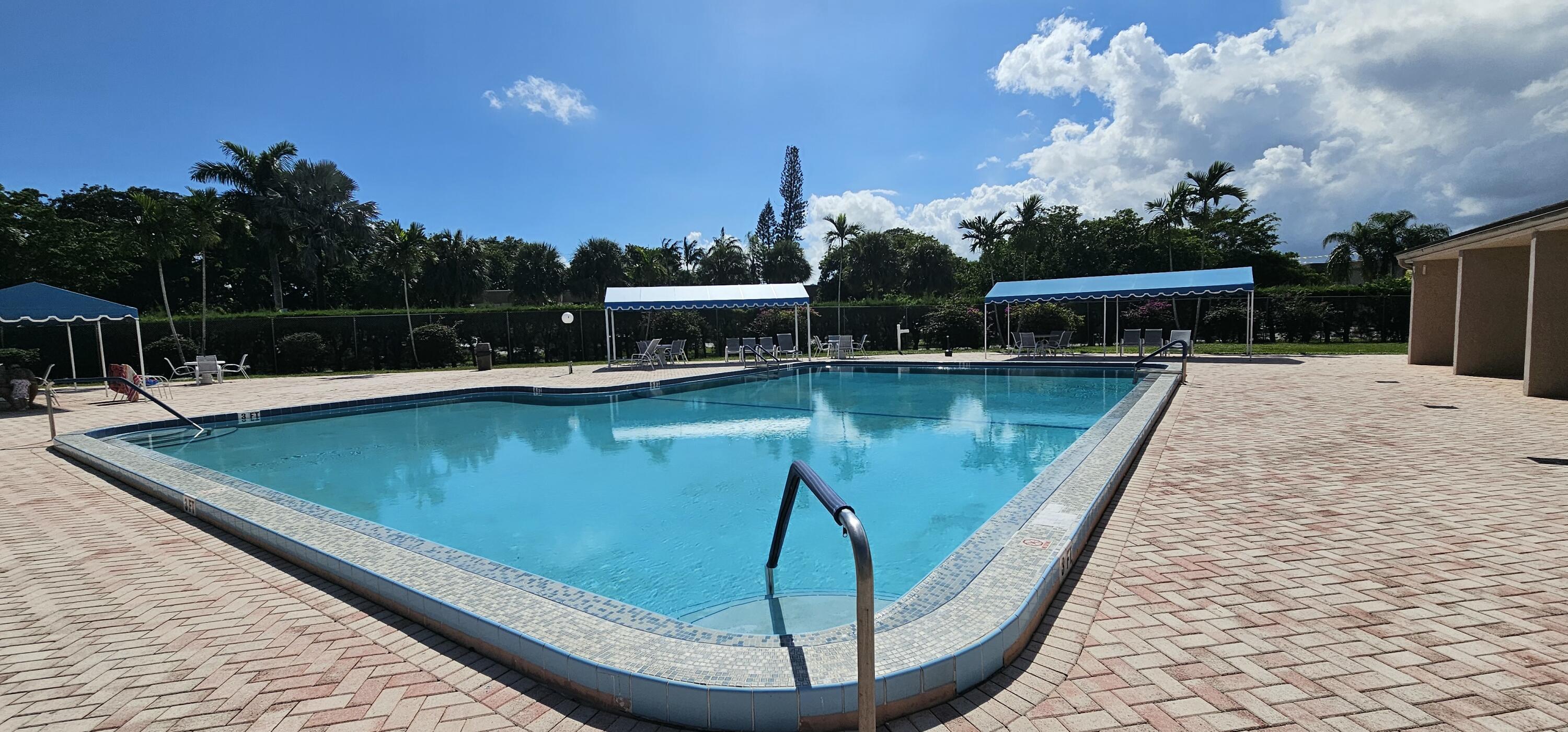 LAKESIDE VILLAGE COND NO 8 - Residential