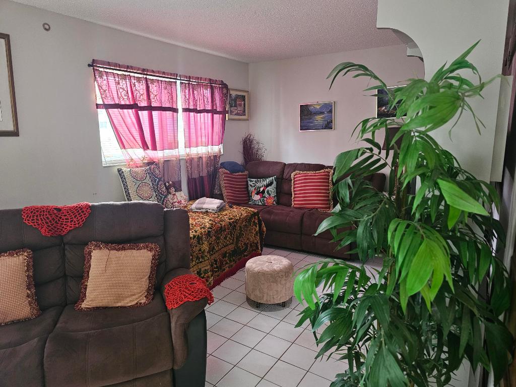 LAKESIDE VILLAGE COND NO 8 - Residential