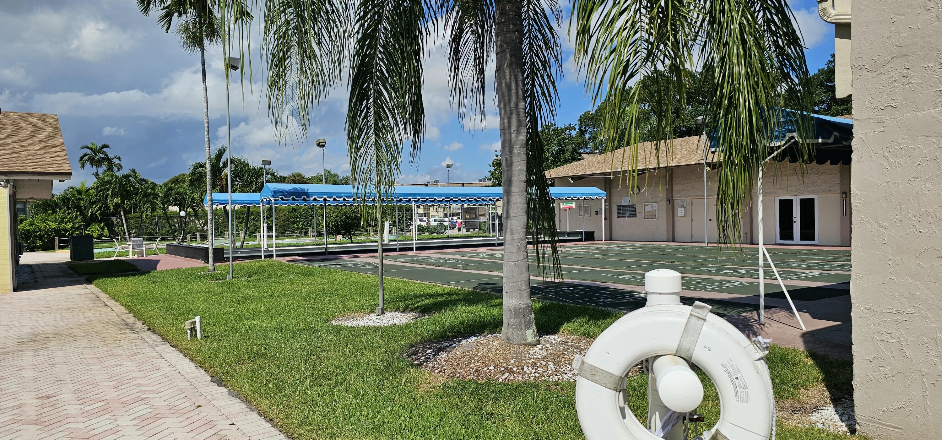 LAKESIDE VILLAGE COND NO 8 - Residential