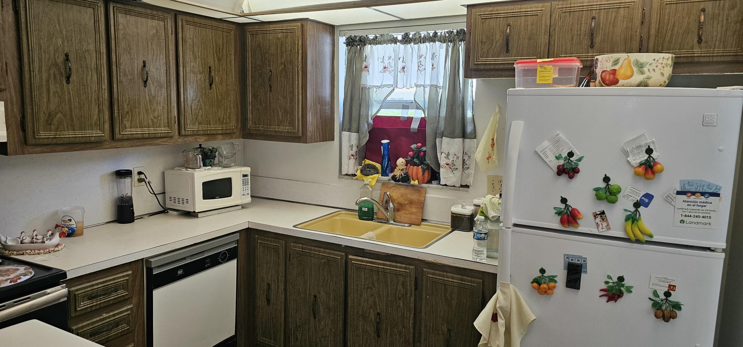 LAKESIDE VILLAGE COND NO 8 - Residential