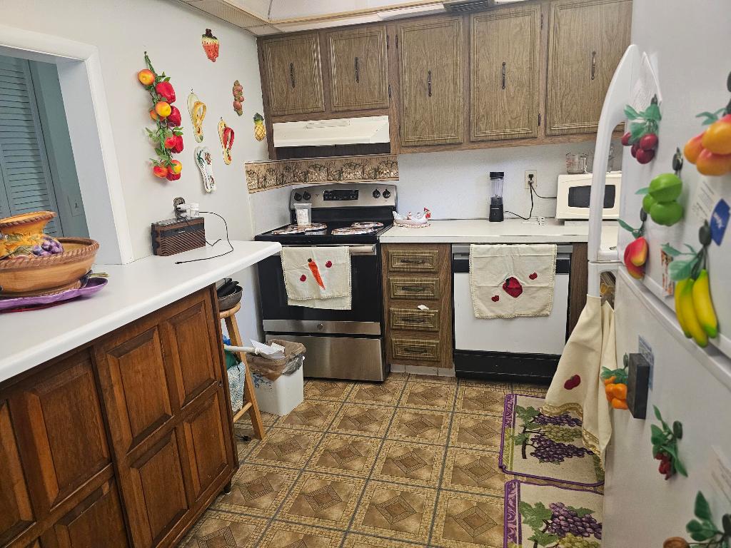 LAKESIDE VILLAGE COND NO 8 - Residential