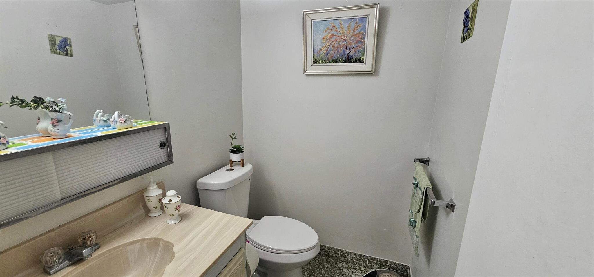 LAKESIDE VILLAGE COND NO - Residential