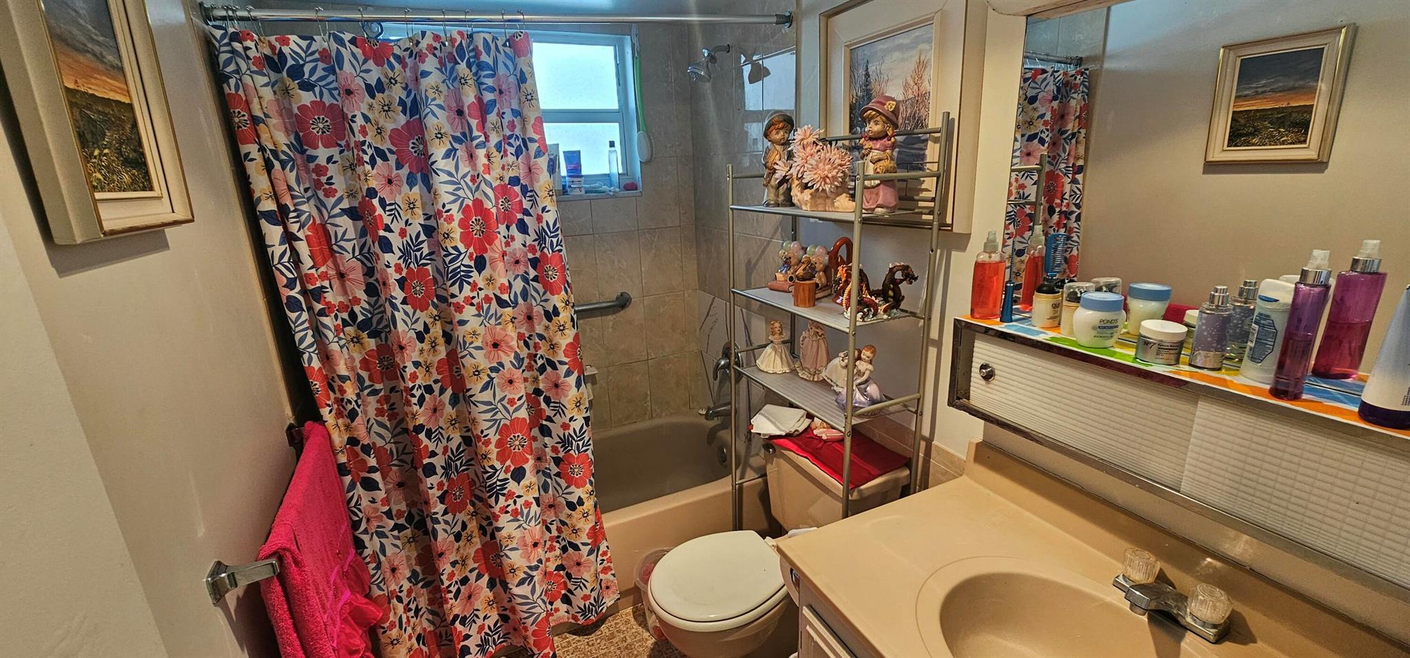 LAKESIDE VILLAGE COND NO - Residential