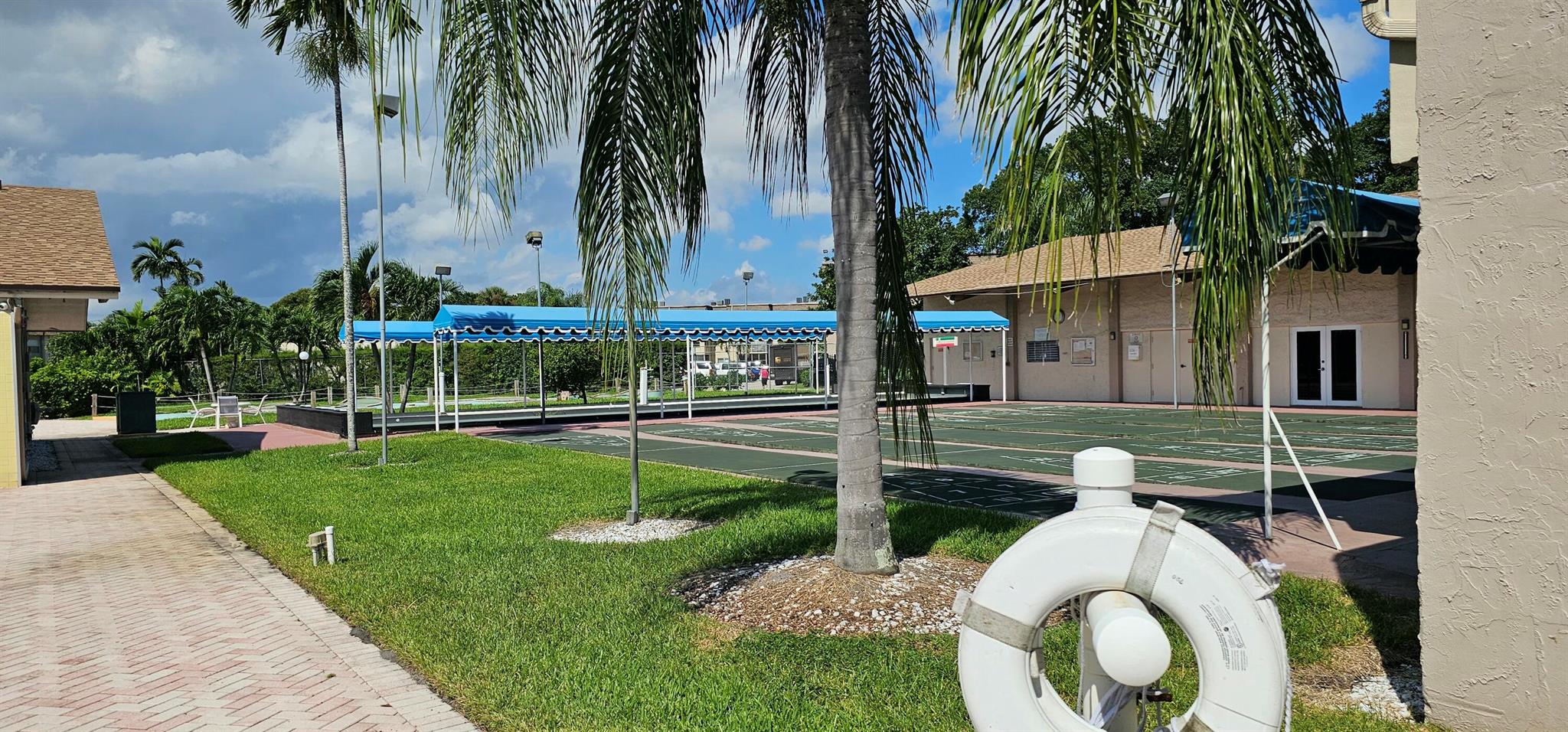 LAKESIDE VILLAGE COND NO - Residential