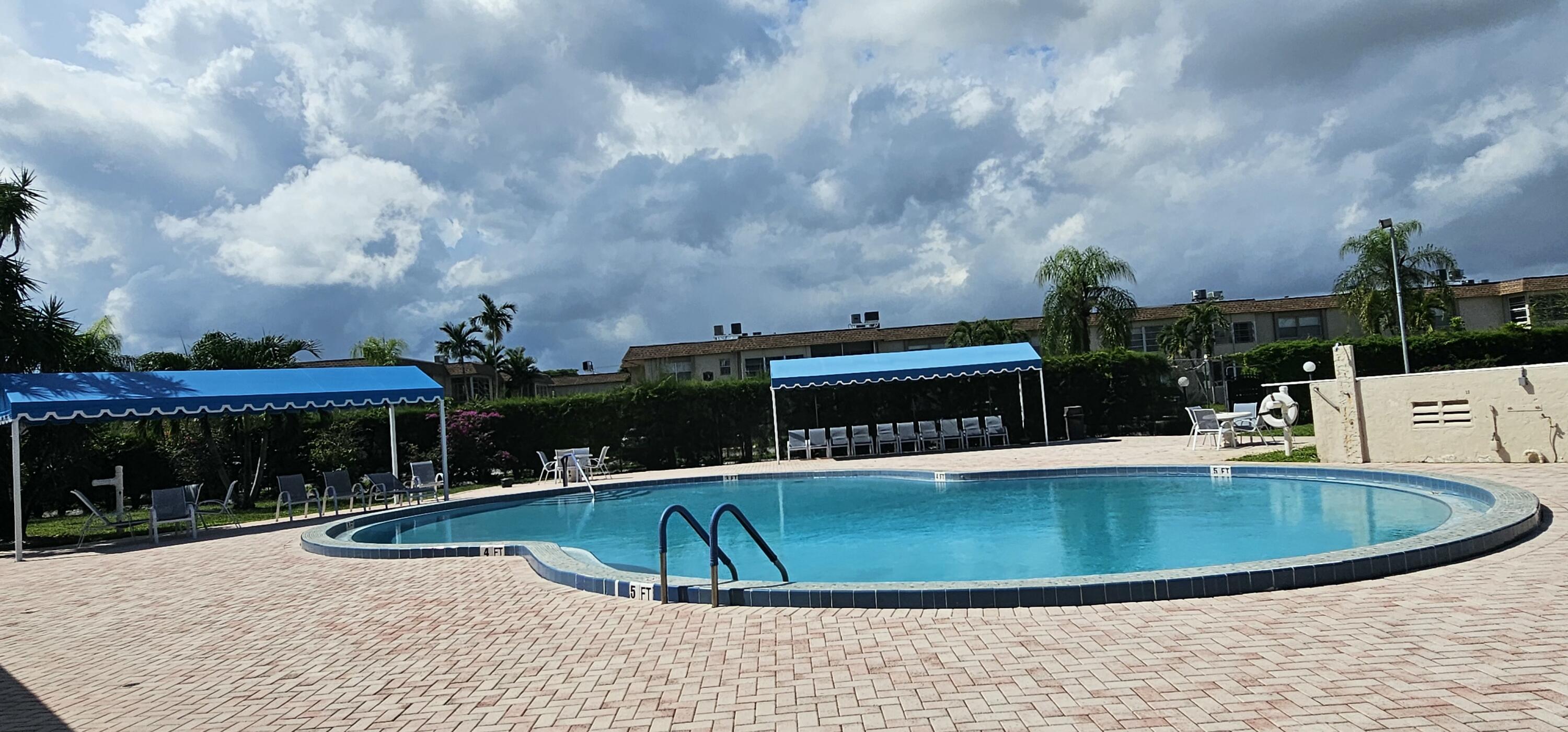 LAKESIDE VILLAGE COND NO 8 - Residential