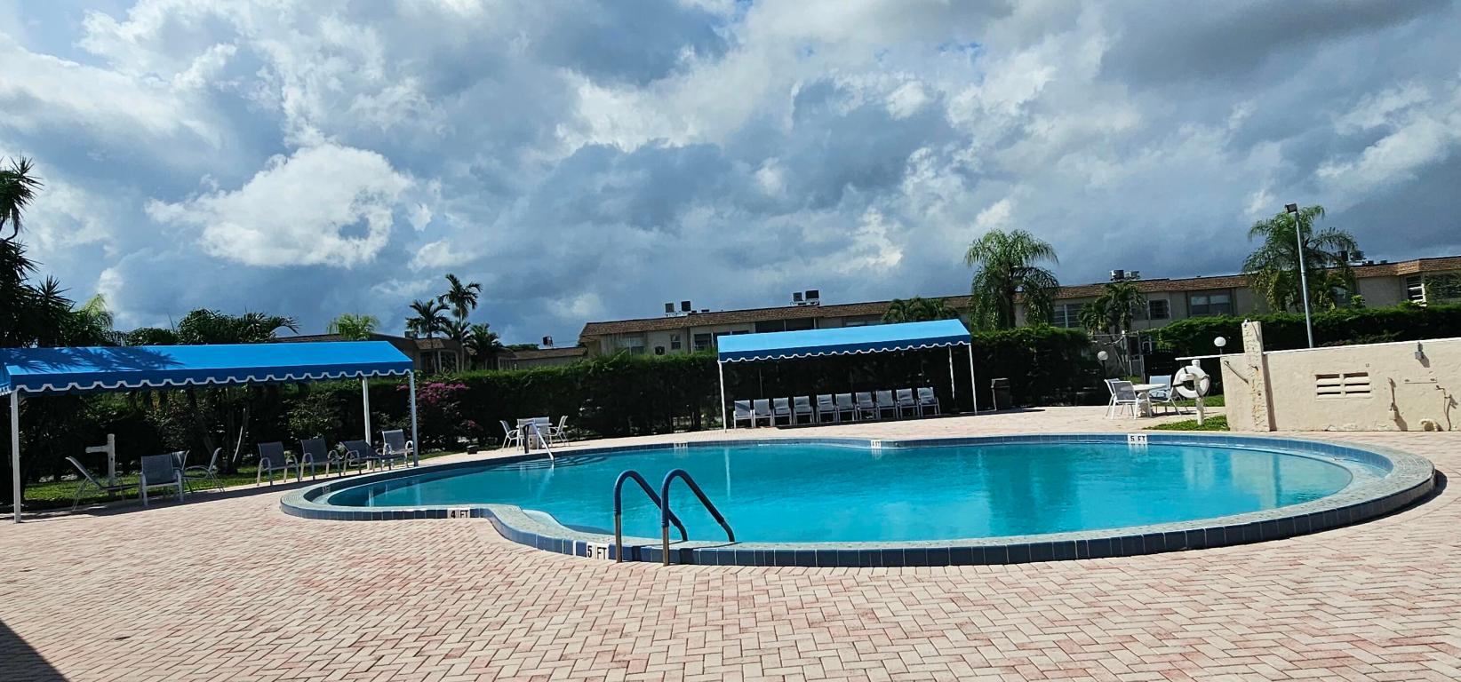 LAKESIDE VILLAGE COND NO 8 - Residential