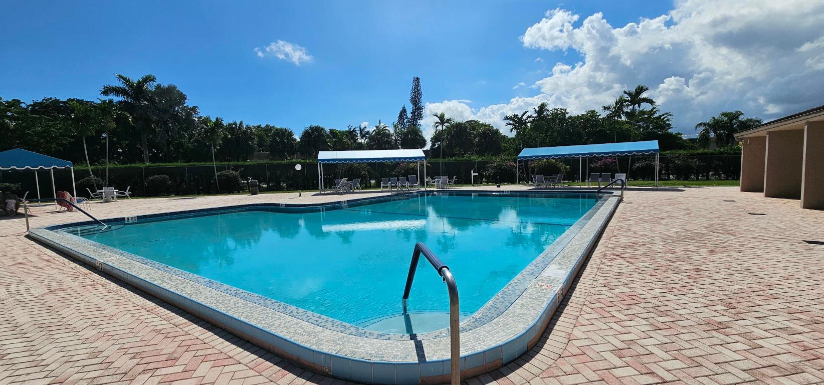 LAKESIDE VILLAGE COND NO 8 - Residential