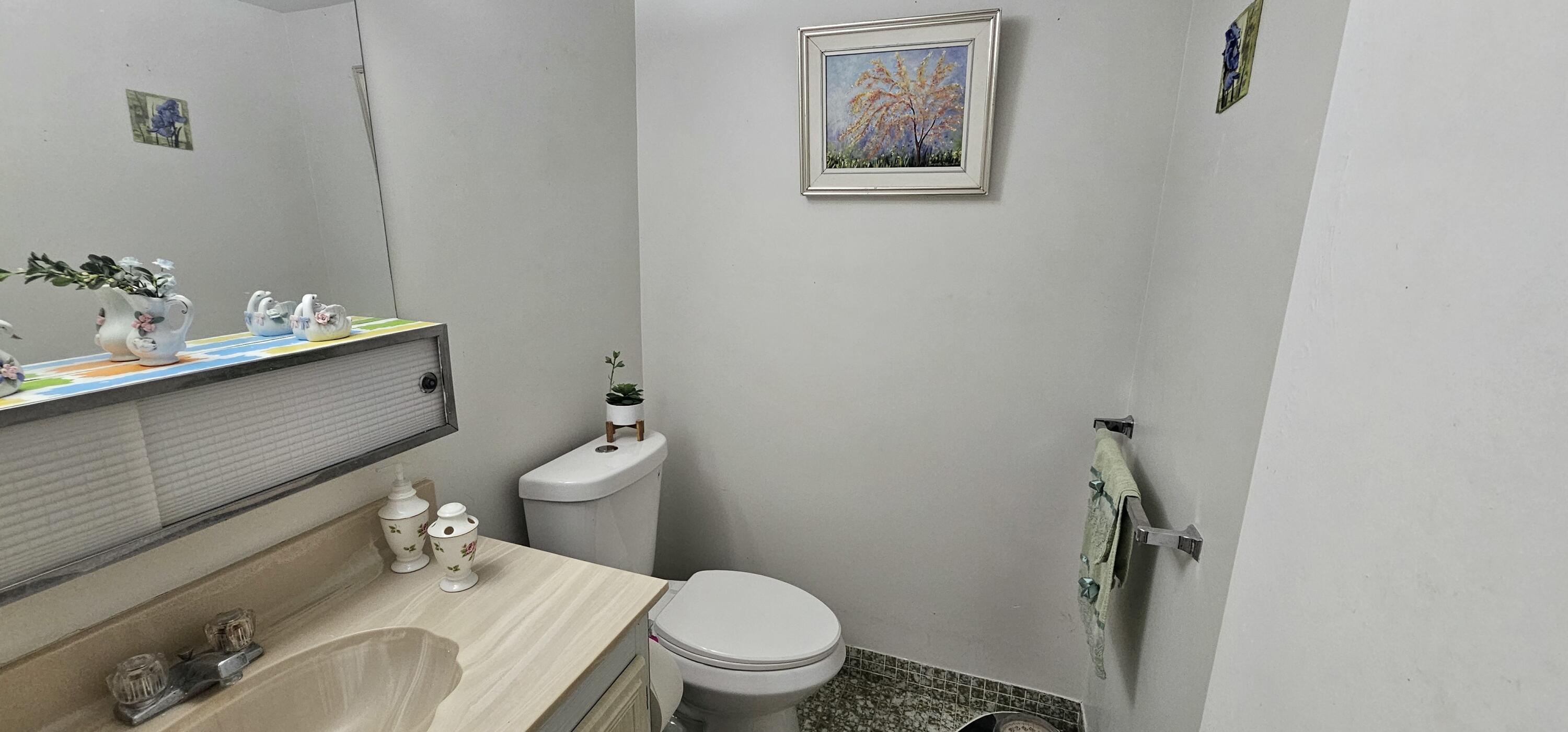 LAKESIDE VILLAGE COND NO 8 - Residential