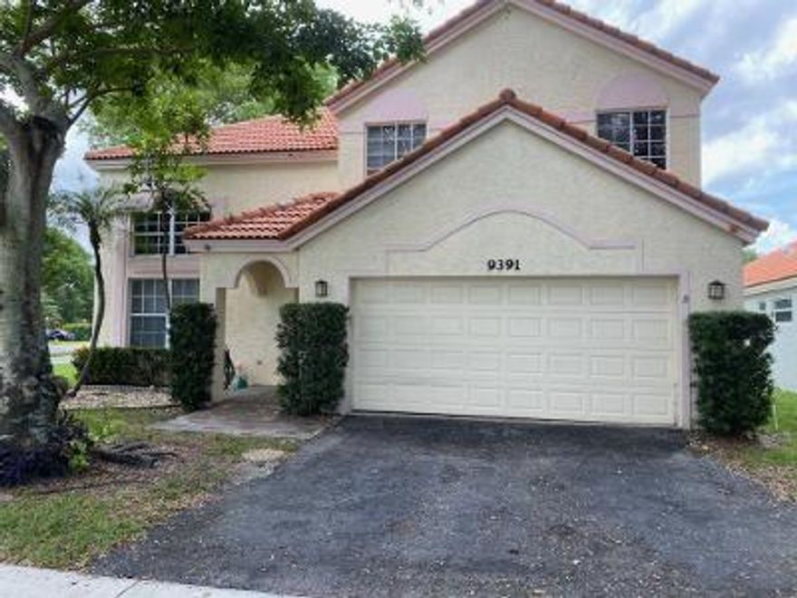 Spacious corner lot 3 bedrooms and a loft that can be a bedroom.  Ceramic tile in common areas.  Laminate in bedrooms.  Great schools.  Convenient location close to all major roadways. Two story.  Community pool.  Quick approval.