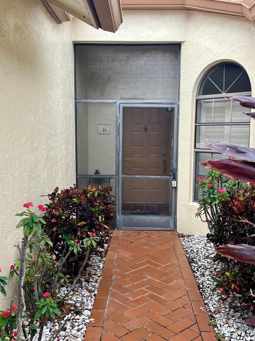 Immaculate 3 bedroom, 2 bath waterfront condo. New kitchen counter tops and stainless steel appliances, and interior freshly painted. This one story end unit is filled with an abundance of natural light. Split floor plan with amazing water views from almost every room. While all bedrooms are spacious, the master is truly an inviting retreat featuring an over sized walk in closet. Located just minutes from the beach, shopping malls, fine dining and I-95 and Tpk.