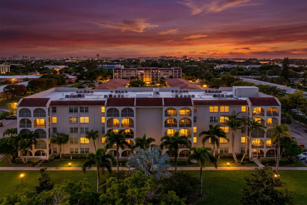 Photo of 250 NE 20th Street, Boca Raton, FL 33431 (MLS # B26018134)