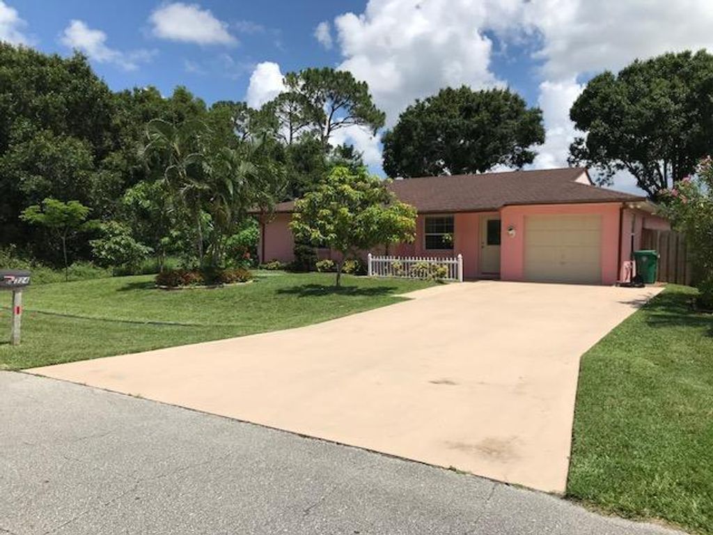 Photo of 324 SE Huron Terrace, Port Saint Lucie, FL 34983 (MLS # R10691497)