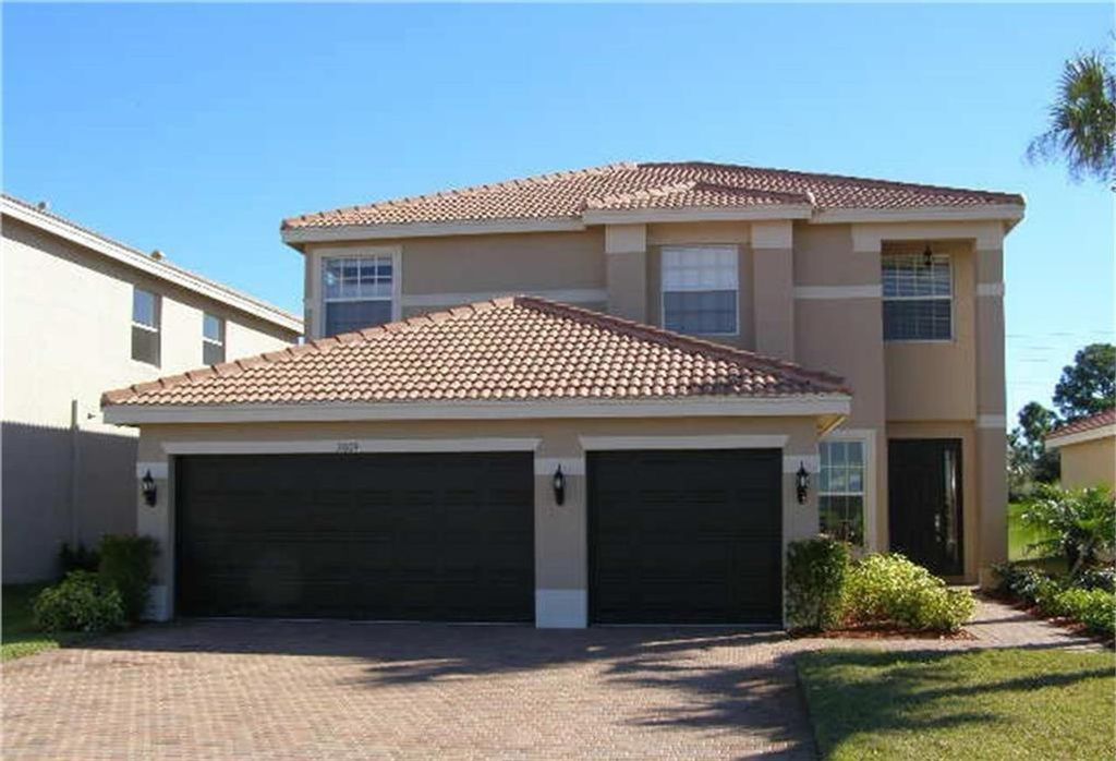 Photo of 2009 Grey Falcon Cir, Vero Beach, FL 32962 (MLS # F10539511)