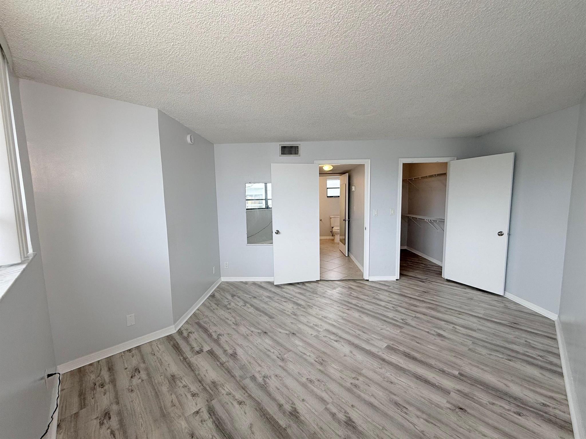 Presidential Golfview Con - Residential Lease