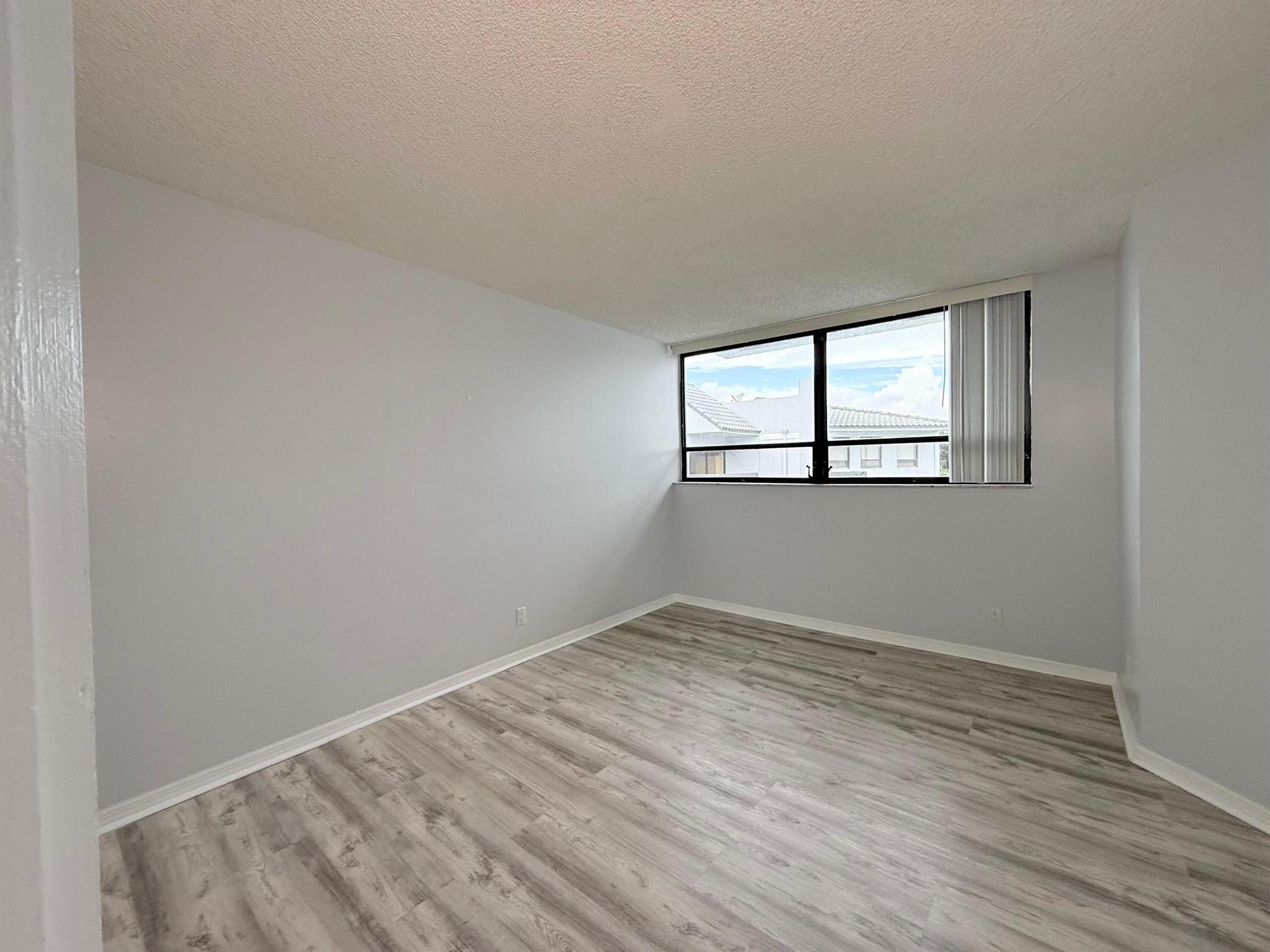 Presidential Golfview Con - Residential Lease