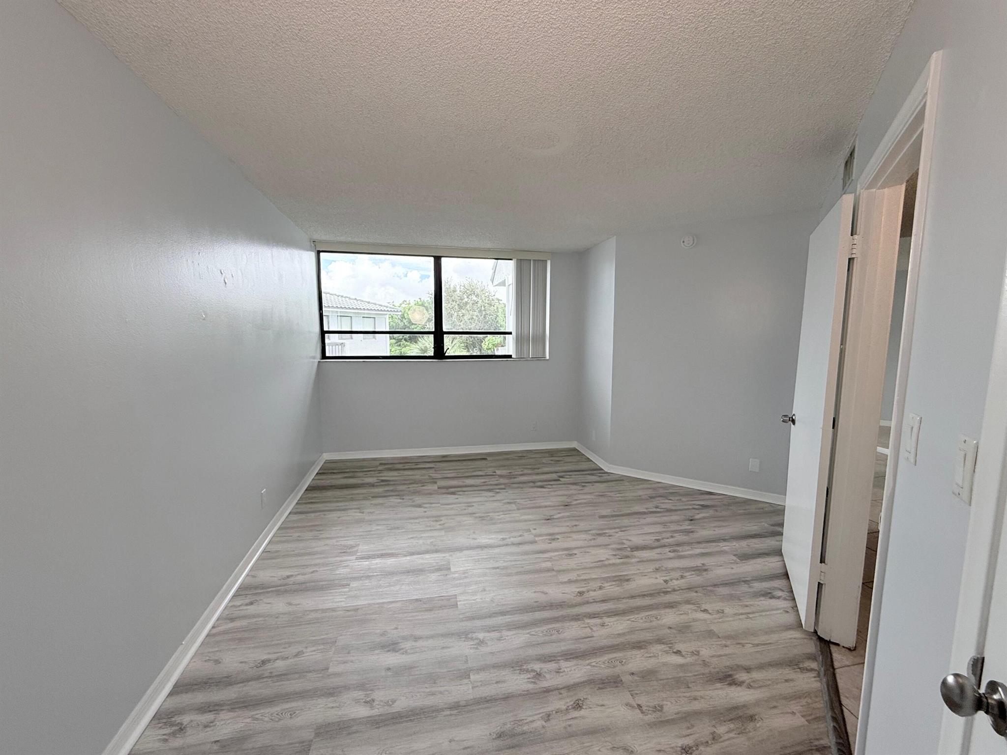 Presidential Golfview Con - Residential Lease