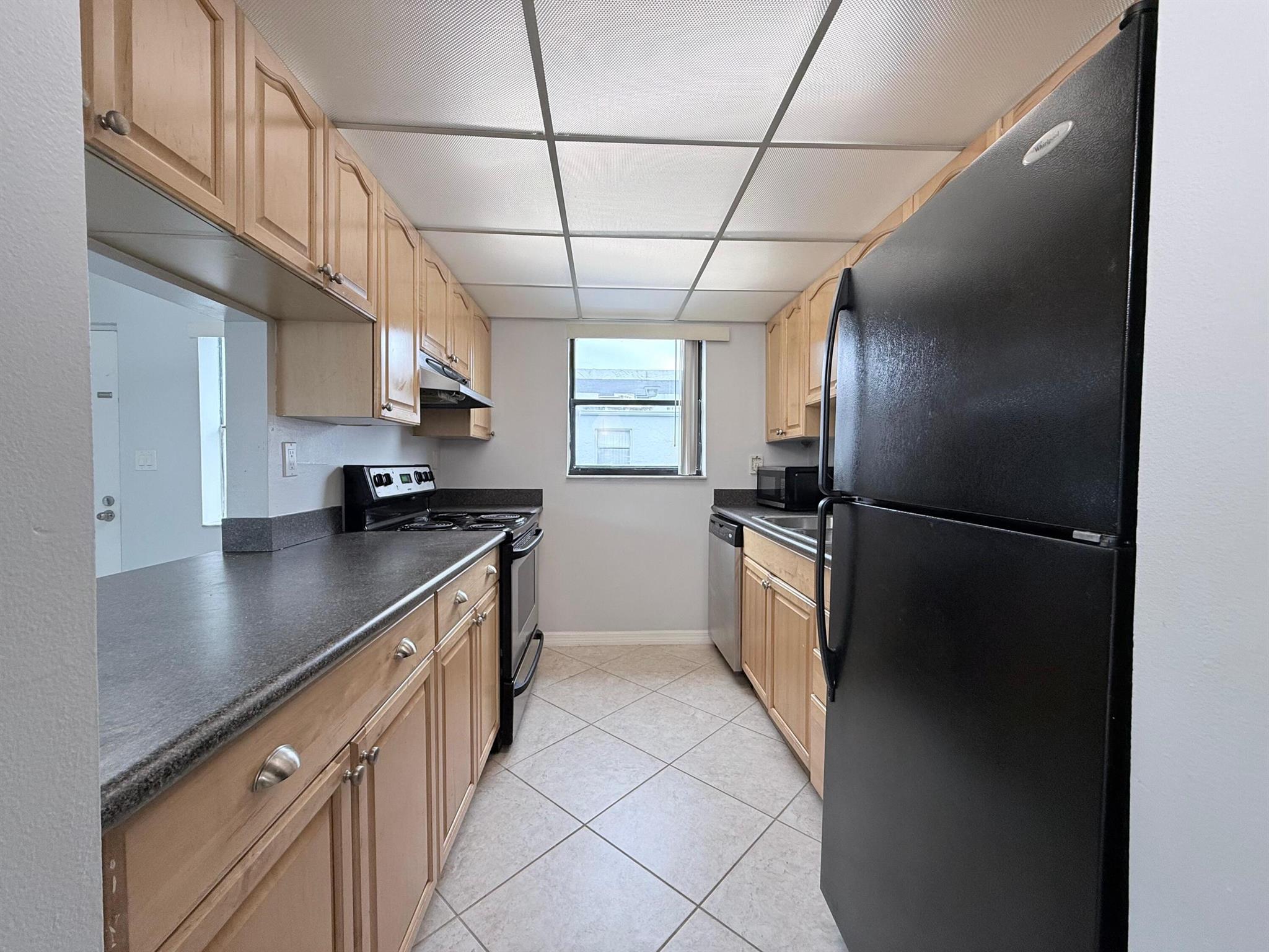 Presidential Golfview Con - Residential Lease