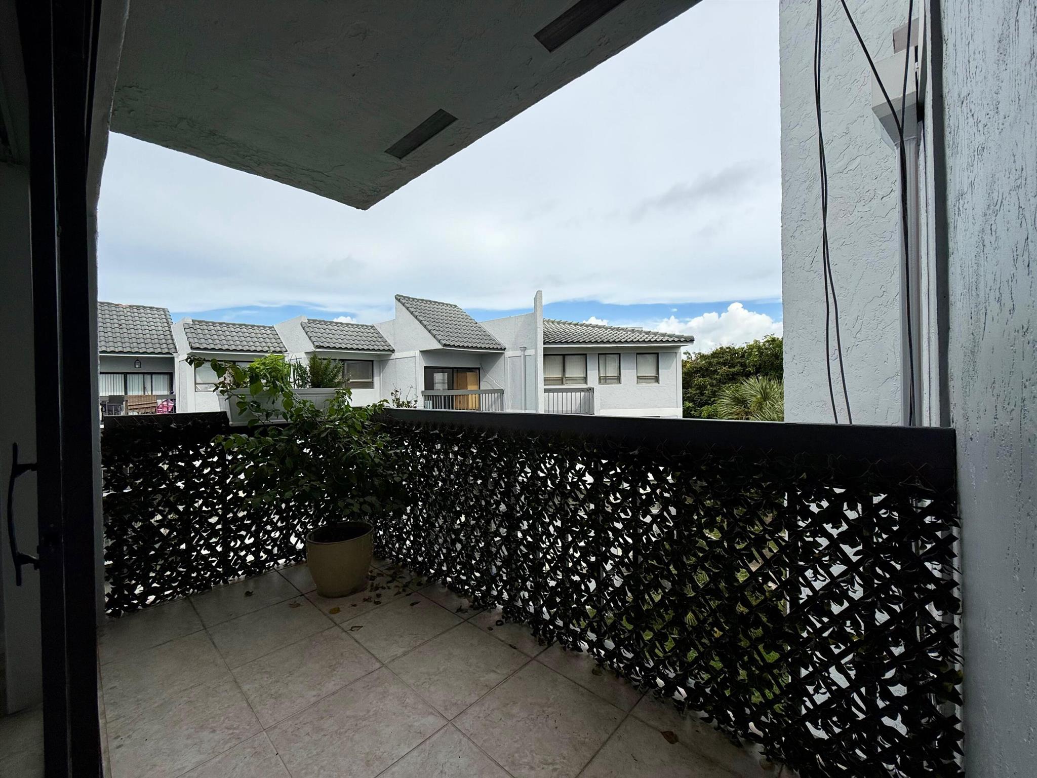 Presidential Golfview Con - Residential Lease