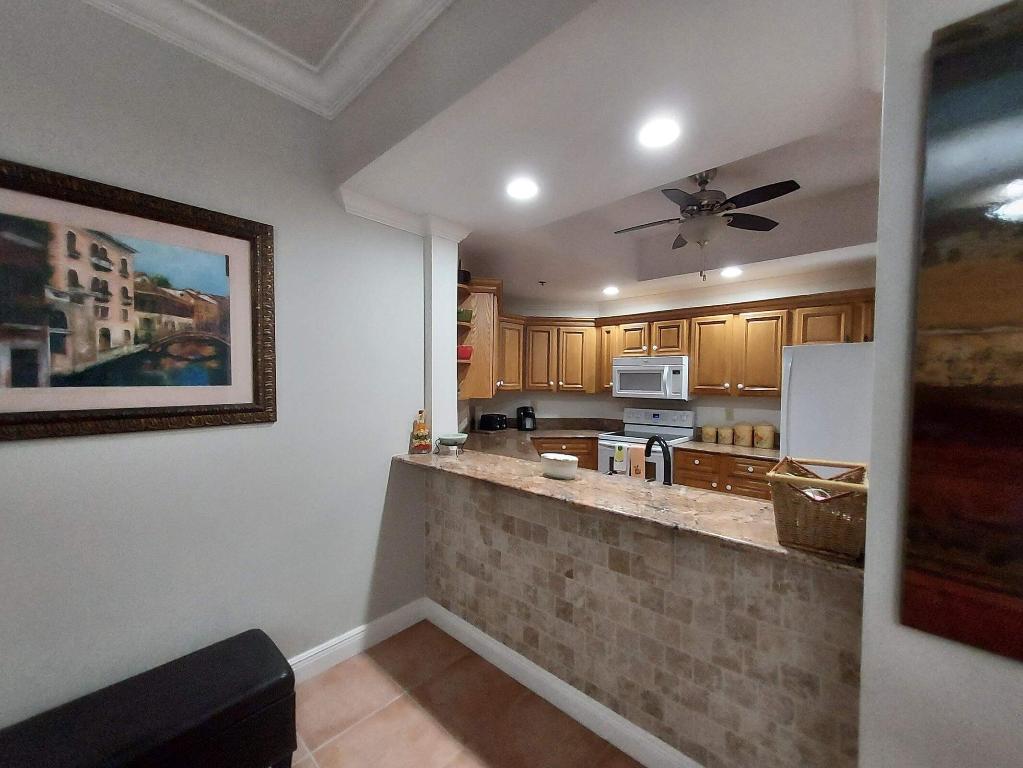 TIARA TOWERS CONDOMINIUM - Residential