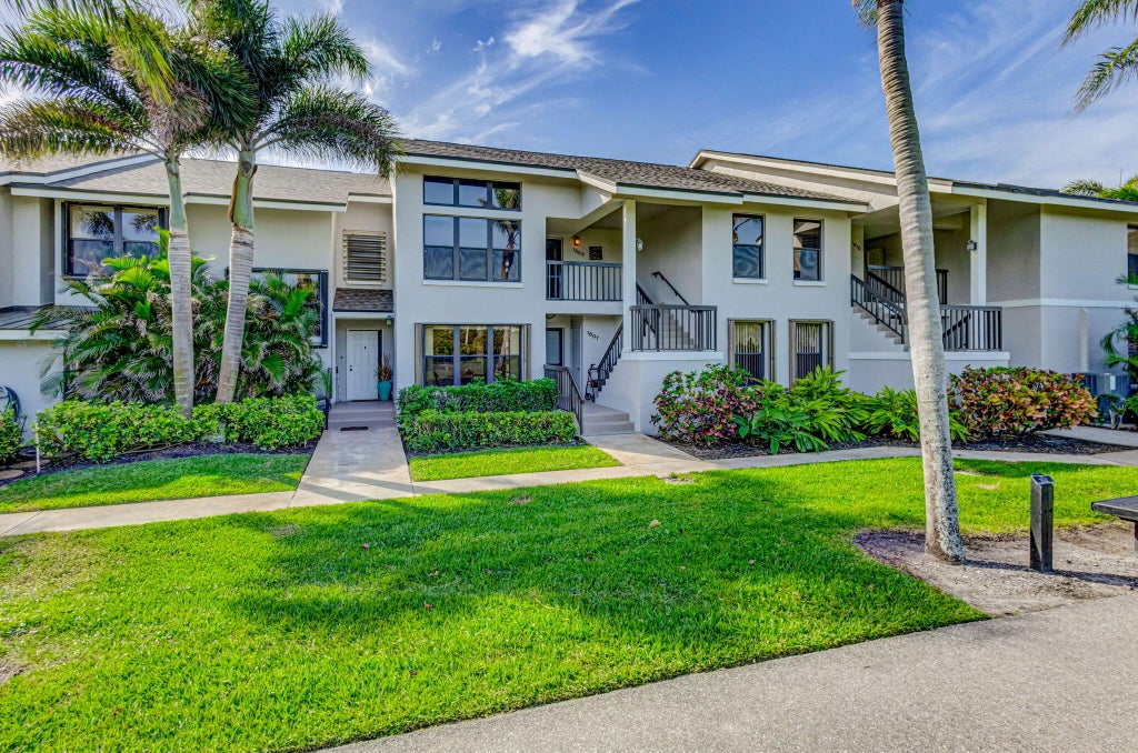 Photo of 1808 Fairway Drive S, Jupiter, FL 33477 (MLS # R11139282)