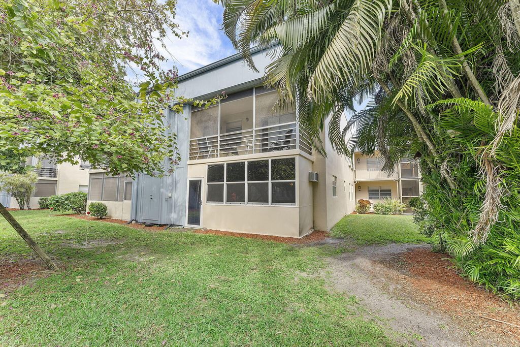 Photo of 877 Flanders S, Delray Beach, FL 33484 (MLS # B26031423)