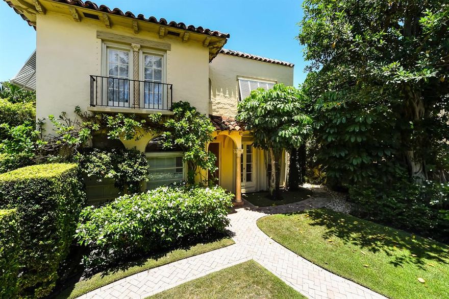 Charming, designer ready 3BR/3.1BA In-Town home in desirable Sea Street location. Highlights include living room with fireplace, eat-in kitchen, formal dining room, and sun room. Nicely landscaped outdoor spaces featuring large pool and open patio perfect for entertaining To be sold As Is. All sizes approximate and subject to errors and verification. Sq. Ft. as per county tax rolls. No commission is earned, due, or payable until title passes and property is closed.