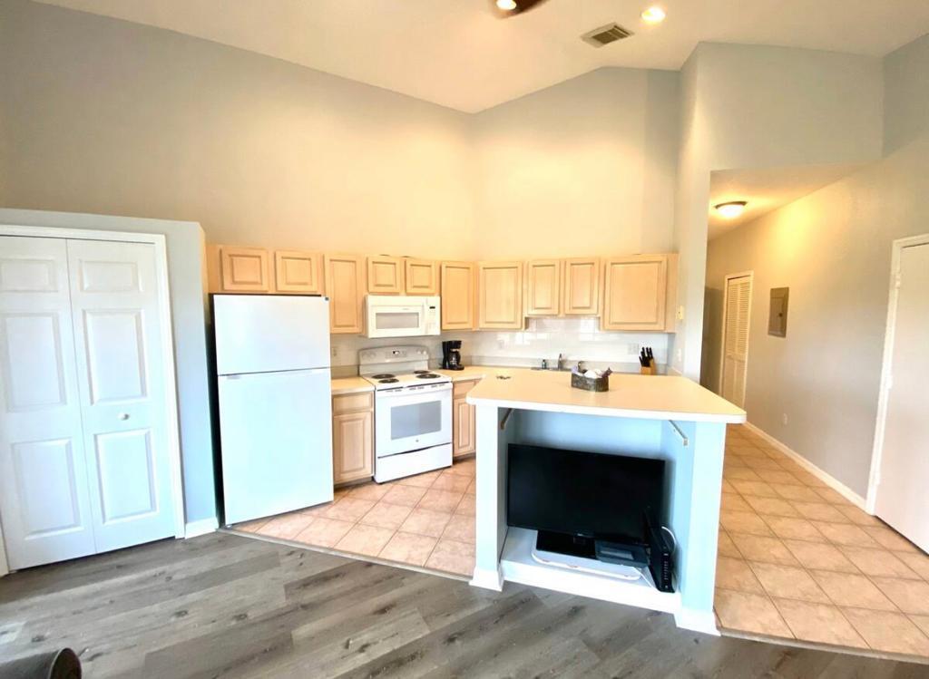 A beautiful 1 bedroom and 1.5 bathrooms in the Golf Villas Condominium. $1,700 per month, all utilities included, and fully furnished. Includes a shared washer and dryer right outside of the unit.