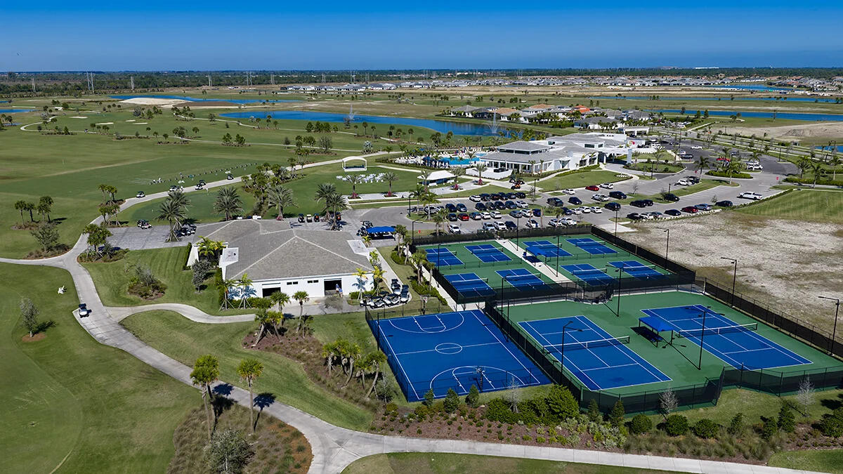 ASTOR CREE - Residential